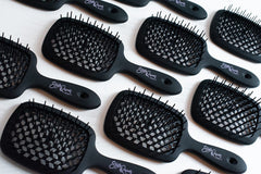STYLE QUEEN DETANGLING BRUSH 10 for $100