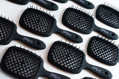 STYLE QUEEN DETANGLING BRUSH 2 for $25
