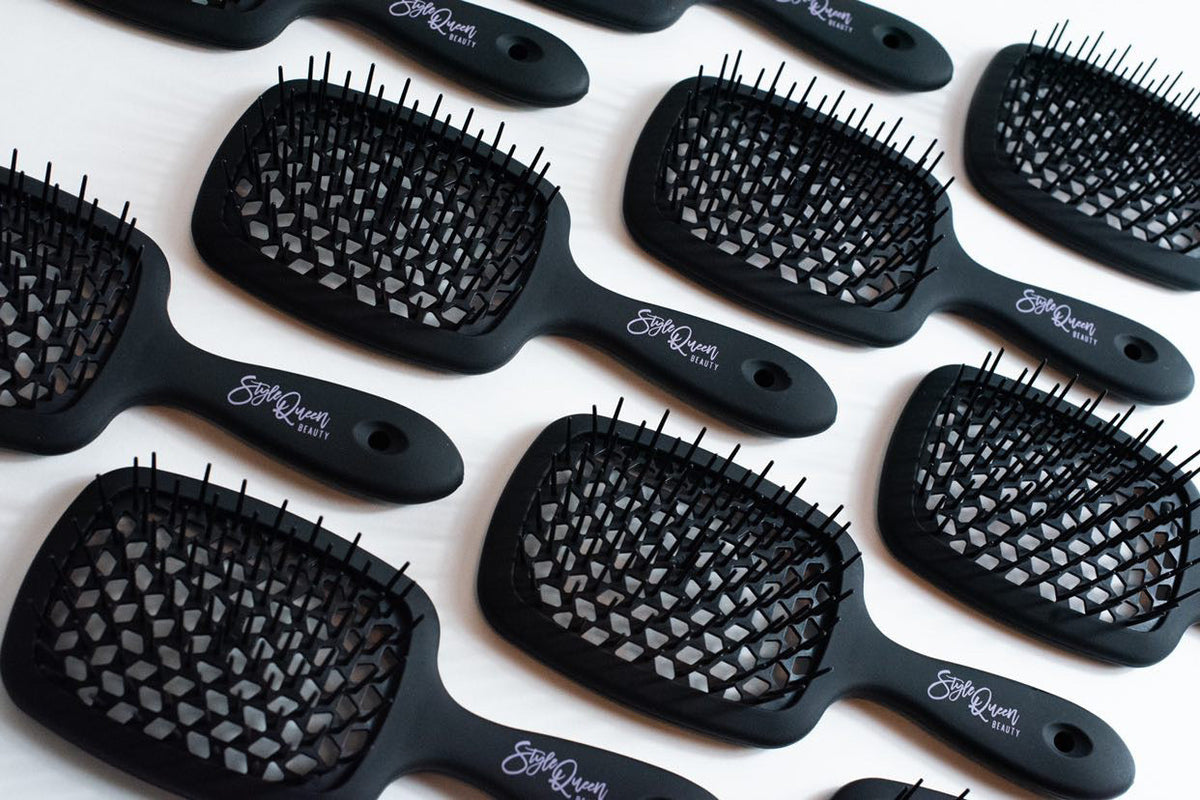 STYLE QUEEN DETANGLING BRUSH 5 for $65