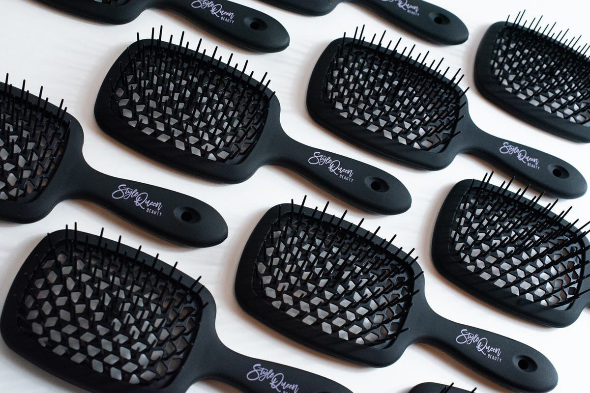STYLE QUEEN DETANGLING BRUSH 10 for $100